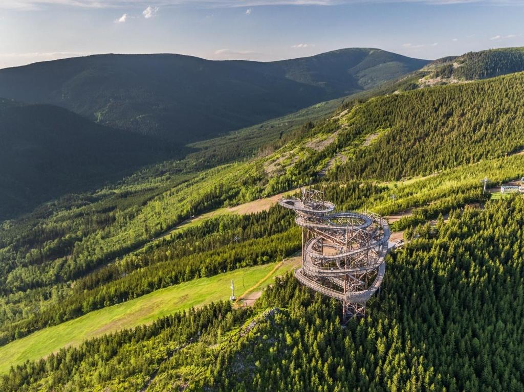 Kalnų panorama iš apartamentų arba bendras kalnų vaizdas