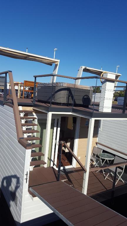 Balkón nebo terasa v ubytování House Boat - Floating House Sofia