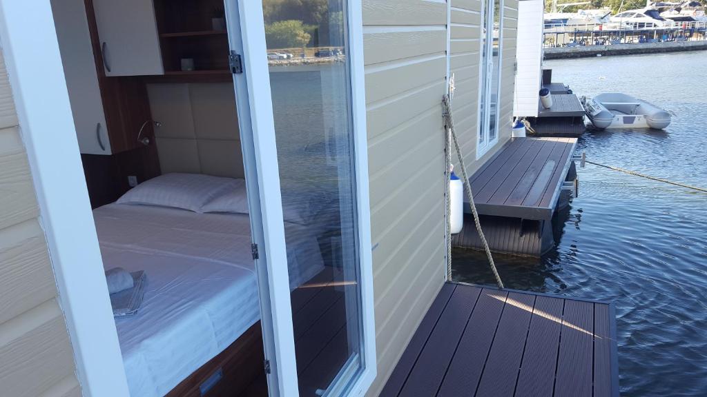 Fotografie z fotogalerie ubytování House Boat - Floating House Sofia v destinaci Pula