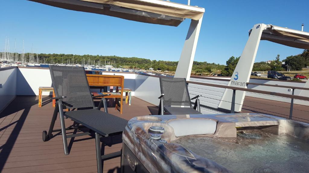Balkón nebo terasa v ubytování House Boat - Floating House Sofia