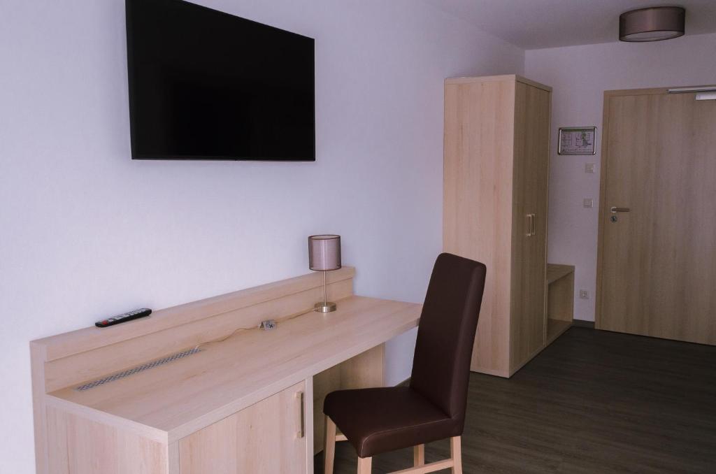 TV a/nebo společenská místnost v ubytování Glindower Alpen Pension