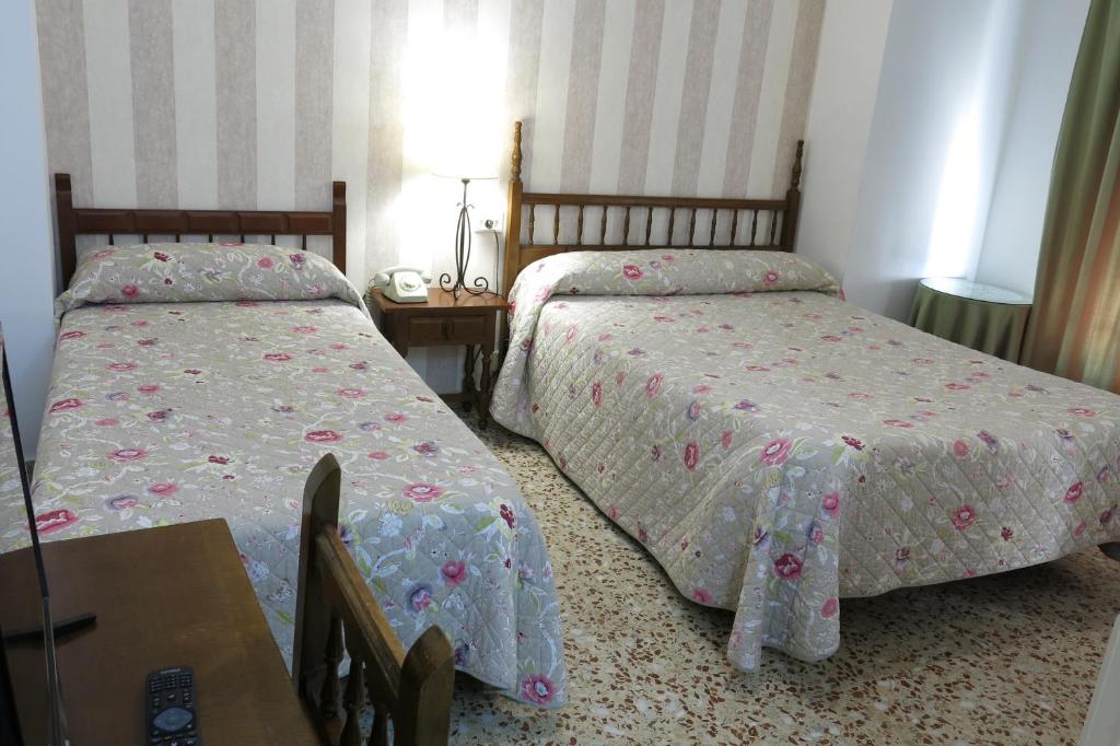 Postel nebo postele na pokoji v ubytování Hotel Andalucía