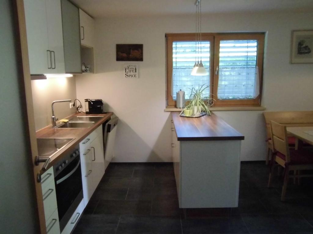 Kuchyň nebo kuchyňský kout v ubytování Ferienwohnung Maari