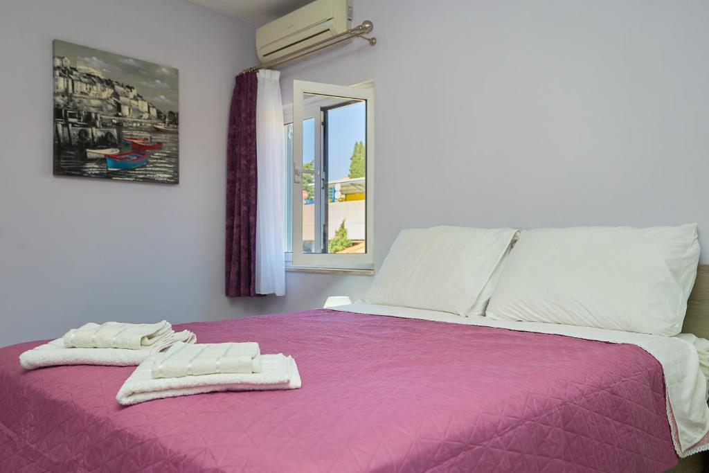 Posteľ alebo postele v izbe v ubytovaní Apartments Kolorina