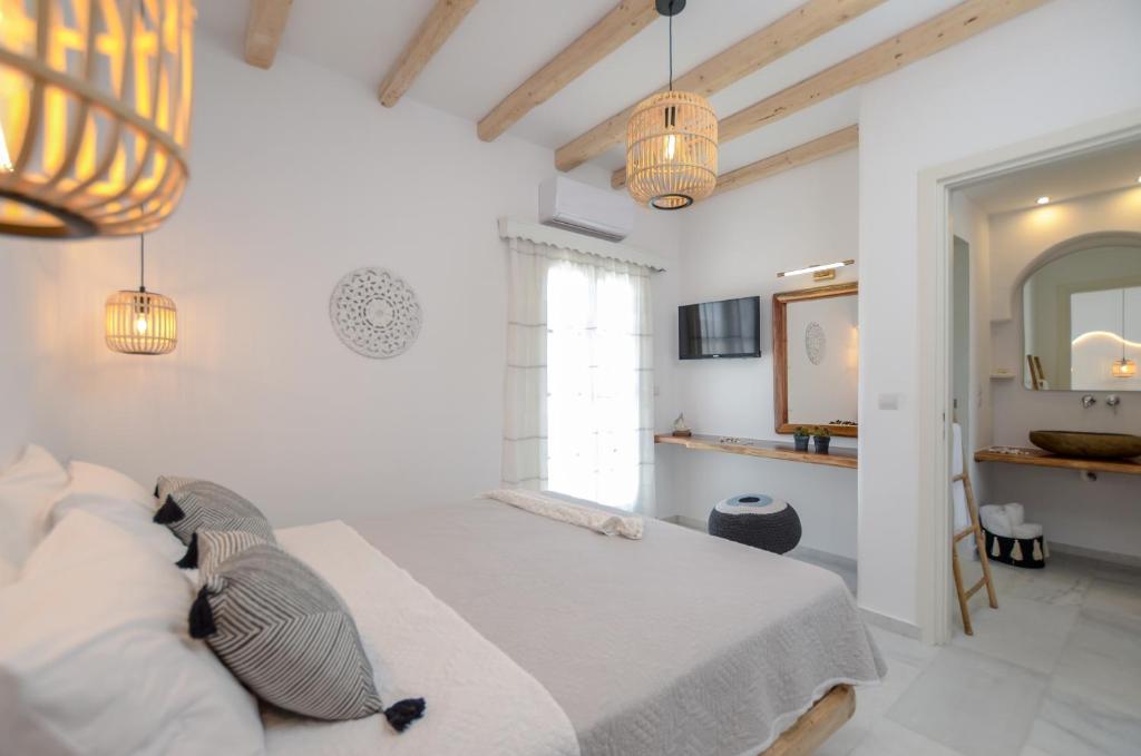 Postel nebo postele na pokoji v ubytování Birikos Studios & Apartments