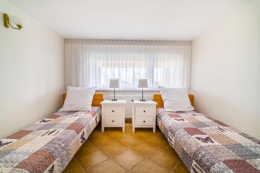 two beds sitting next to each other in a room at Willa Beata in Kuźnica