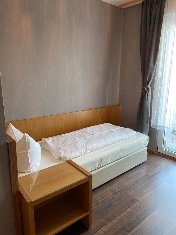Postel nebo postele na pokoji v ubytování Hotel Rheinstein