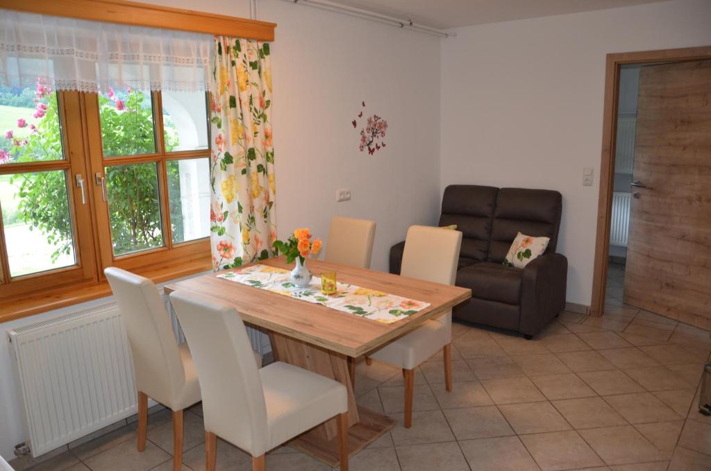 A seating area at Ferienwohnung Vonwald