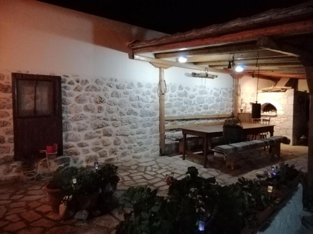 Φωτογραφία από το άλμπουμ του Grandpa's home στην Αρεόπολη