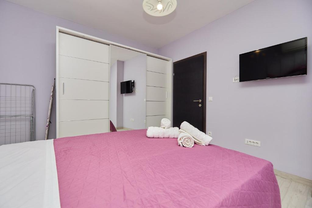Posteľ alebo postele v izbe v ubytovaní Apartments Kolorina
