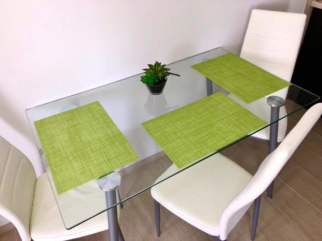 Posedenie v ubytovaní Deluxe Apartments