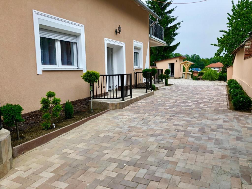 Budova, v ktorej sa apartmán nachádza