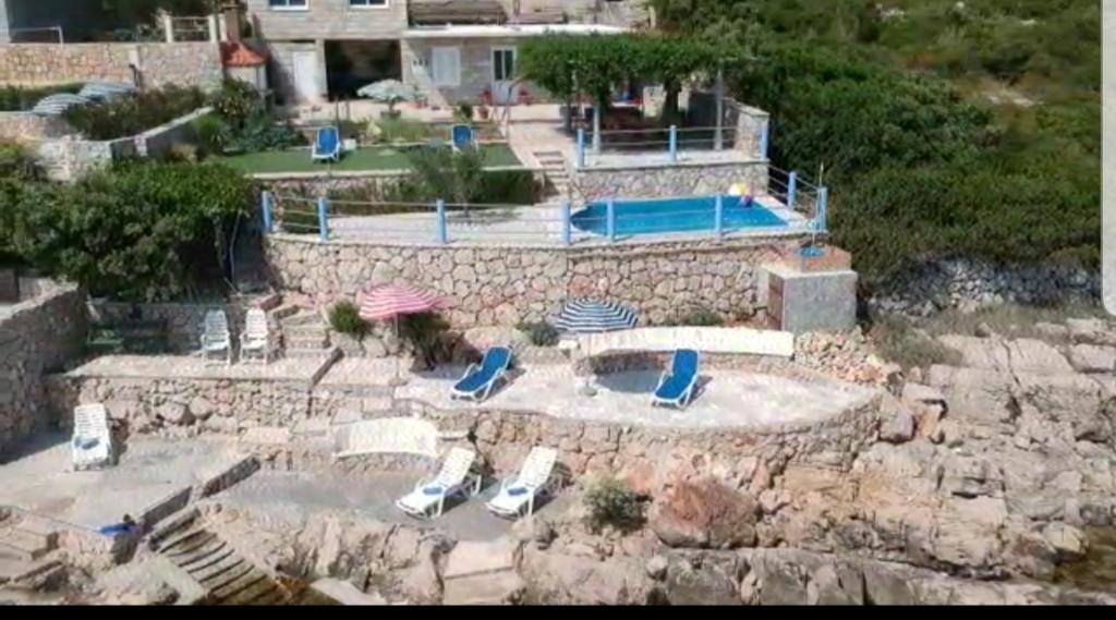Bazén v ubytovaní Villa sea oasis Ratac alebo v jeho blízkosti