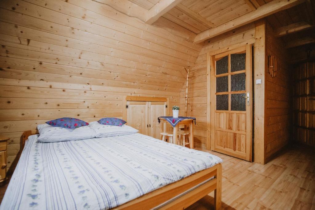 Postel nebo postele na pokoji v ubytování Domki i Pokoje obok Term Chochołów U Tadka