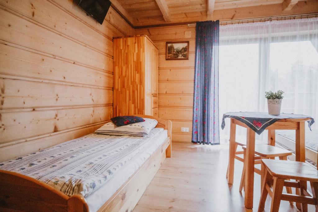 Postel nebo postele na pokoji v ubytování Domki i Pokoje obok Term Chochołów U Tadka