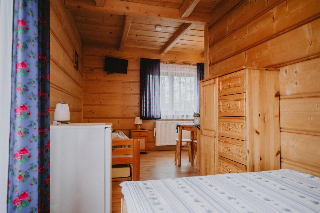 Postel nebo postele na pokoji v ubytování Domki i Pokoje obok Term Chochołów U Tadka
