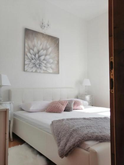 Postel nebo postele na pokoji v ubytování Apartments Anita