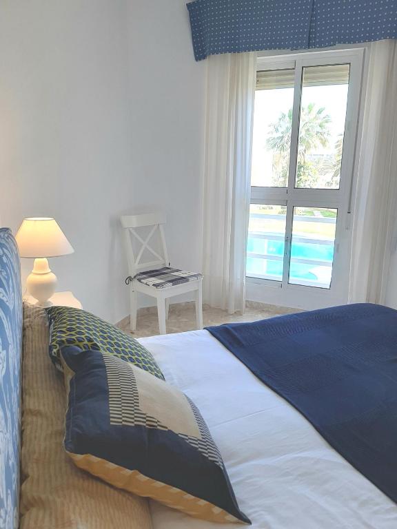 Posteľ alebo postele v izbe v ubytovaní Front beach and swimmingpool in Benalmadena Costa