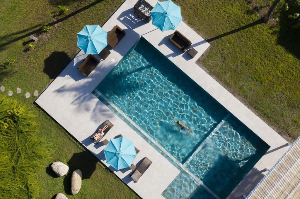 Bazén v ubytování Raiatea Lodge Hotel nebo v jeho okolí