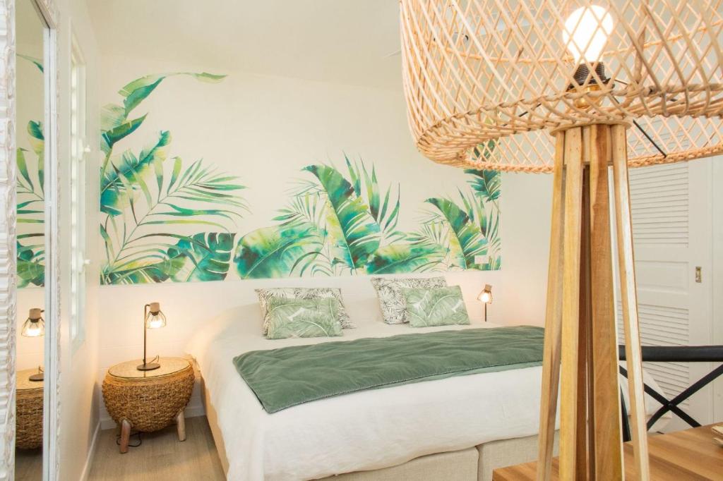 Postel nebo postele na pokoji v ubytování Raiatea Lodge Hotel