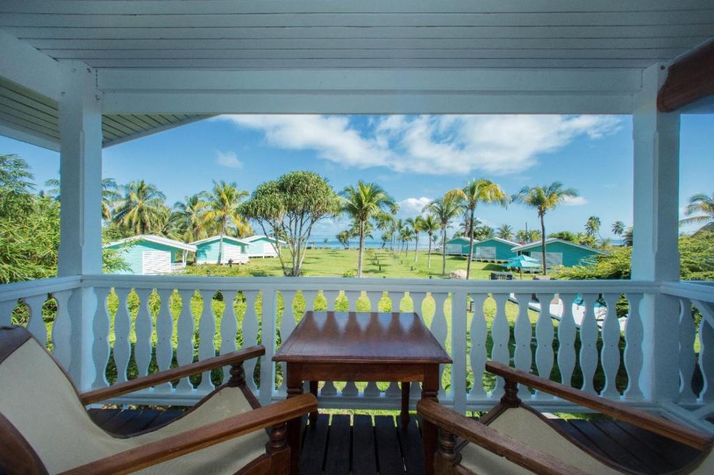 Bazén v ubytování Raiatea Lodge Hotel nebo v jeho okolí