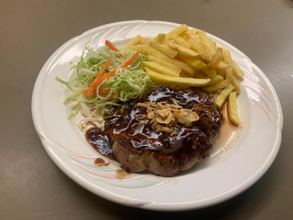 Jídlo v hotelu nebo okolí