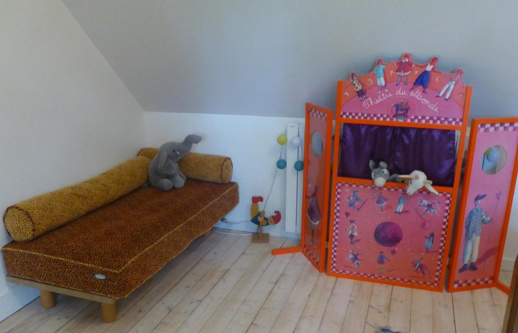 a childs play room with a bed and a castle at Orfea s home - maison de charme, Lyons-la-Forêt, accès direct forêt in Le Tronquay