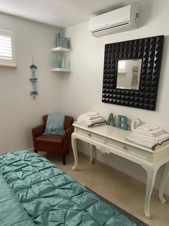 Posedenie v ubytovaní Casa Holandaluzas Marbella near Beach, with salt water Pool and private parking