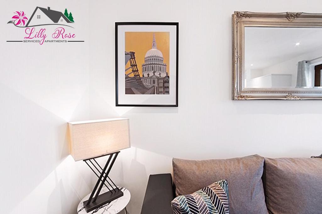 LillyRose Serviced Apartments - St Albans City Centre, Parking - Two-Bedroom Apartment