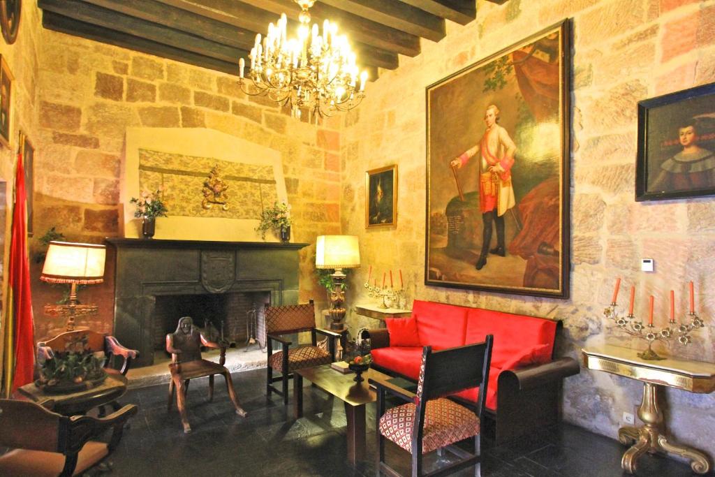 A seating area at Posada Real Castillo del Buen Amor