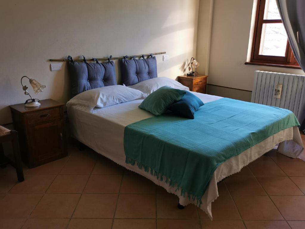 A bed or beds in a room at Agriturismo Mondo