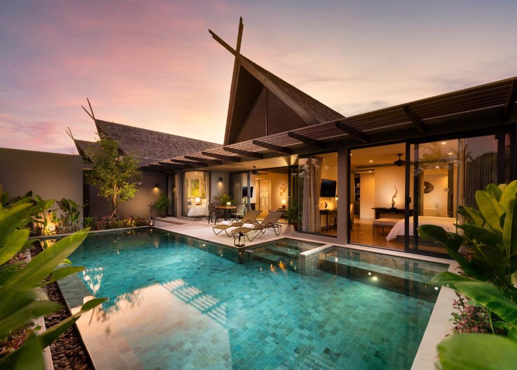 Anantara Vacation Club Mai Khao Phuket في شاطئ ماي خاو: صورة مسبح في فيلا