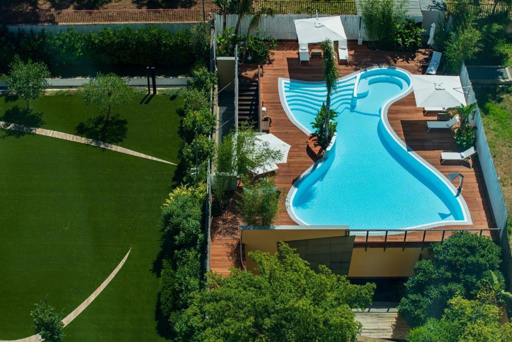 The swimming pool at or close to Hi Hotel Bari
