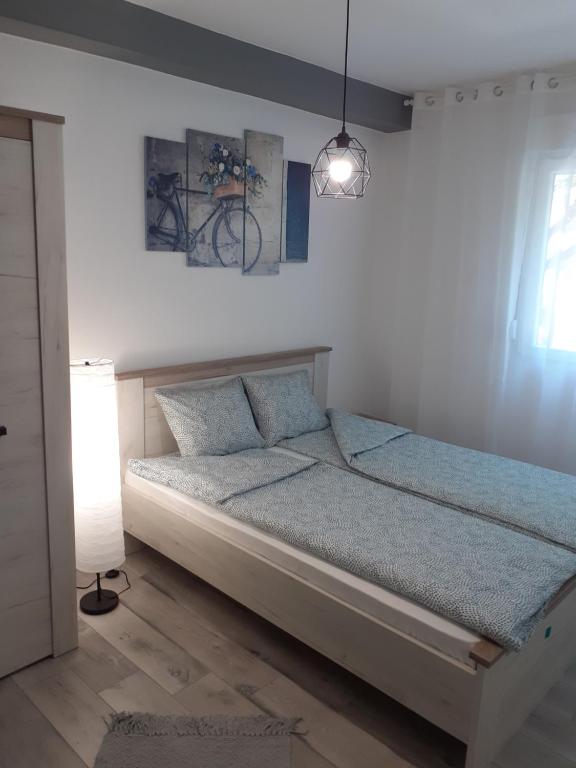 Postel nebo postele na pokoji v ubytování Apartman Petreš