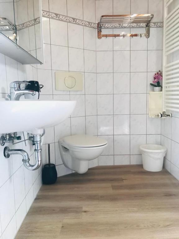 PensionLien - Double Or Twin Room With Shared Bathroom