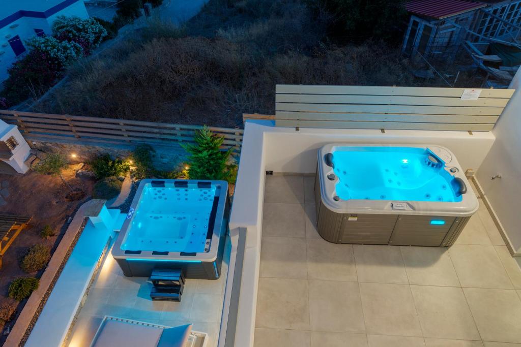 Бассейн в Aelion Villa или поблизости