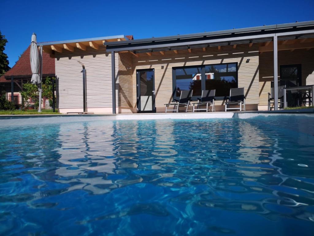 Residenz Markgraf 5 Sterne Ferienwohnung mit Saunahaus und Pool - Apartamento De Dos Dormitorios