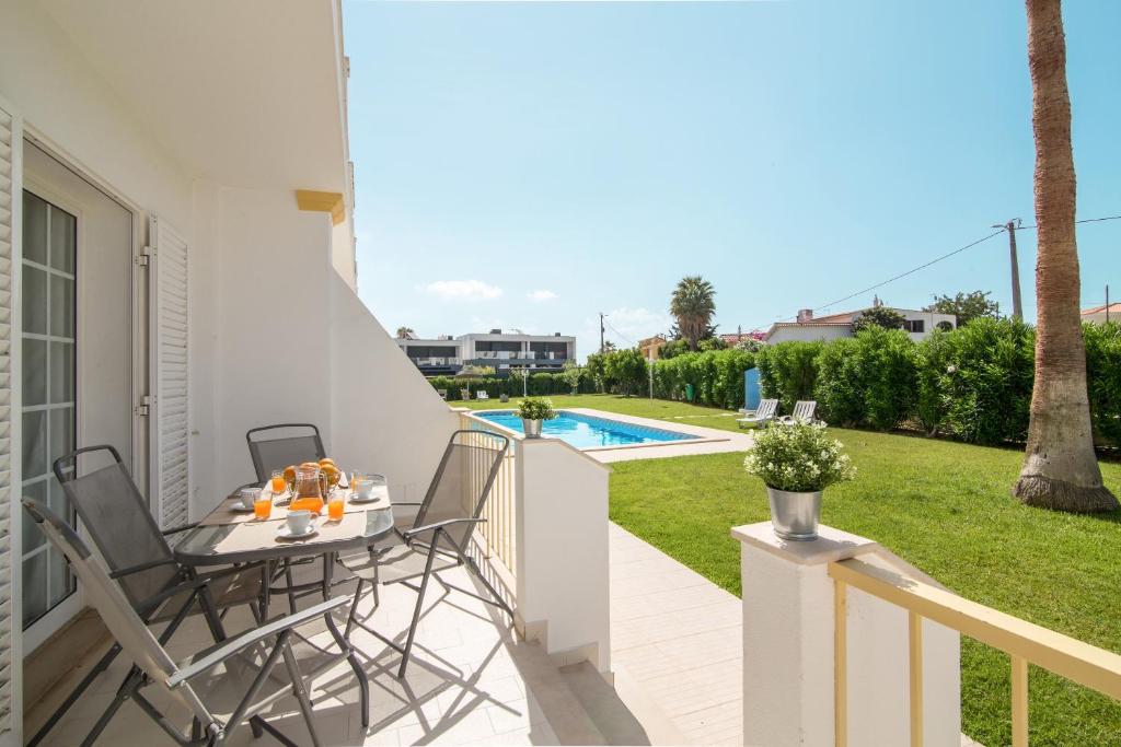 Hồ bơi trong/gần Villa Paradise