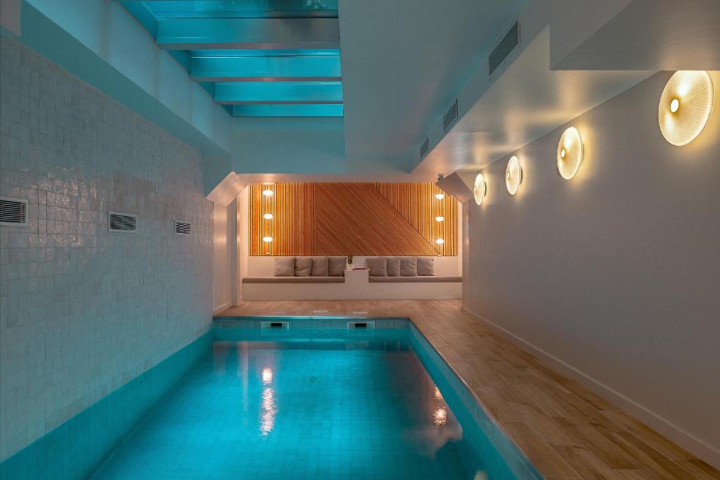 a swimming pool in the middle of a room at Lyric Hotel Paris Opera in Paris