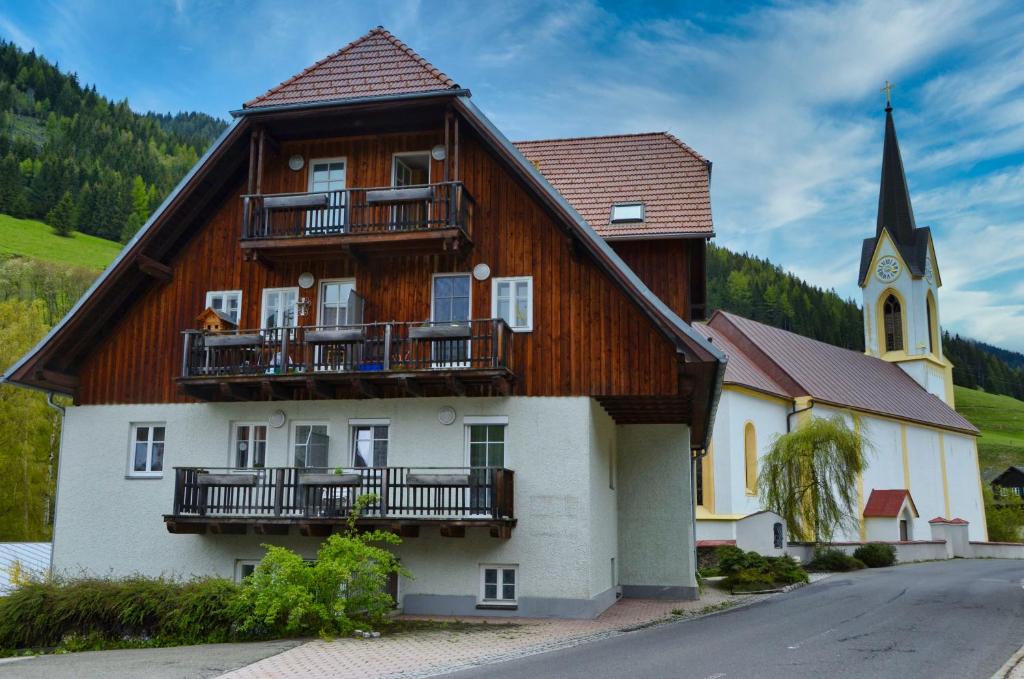 Budova, v ktorej sa apartmán nachádza