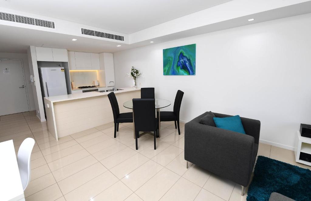 Majoituspaikan WATERFRONT DARWIN TROPICAL GEM keittiö tai keittotila