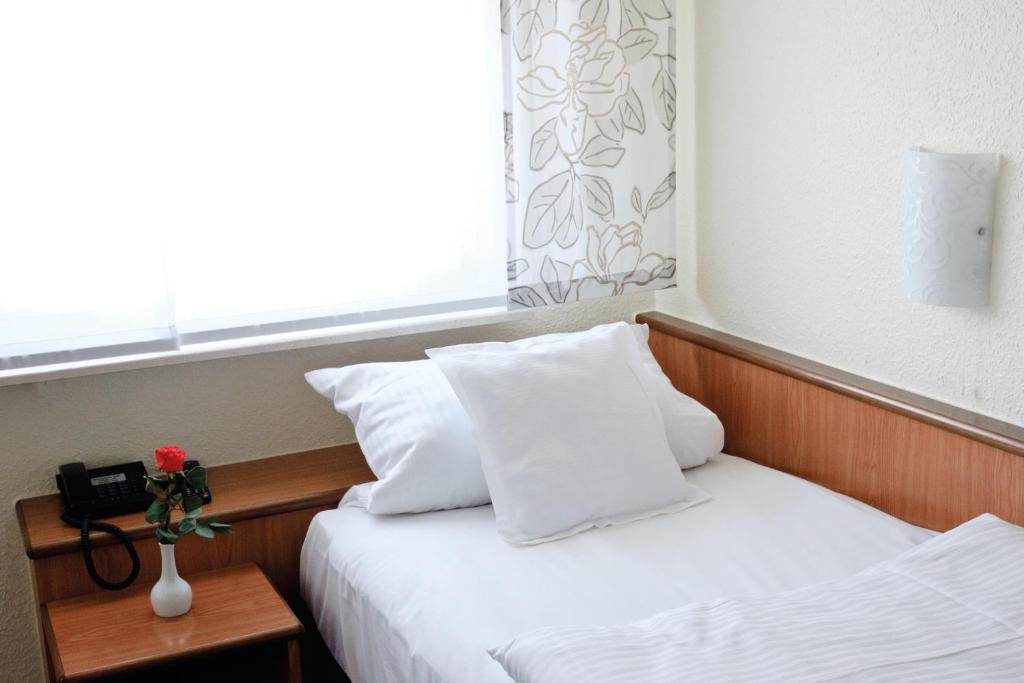 Postel nebo postele na pokoji v ubytování Hotel Elysee