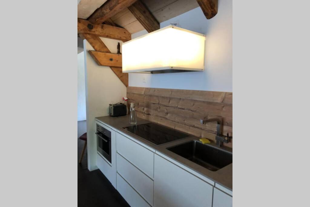 Cucina o angolo cottura di Loft 100m2, im Ökohaus in Susch