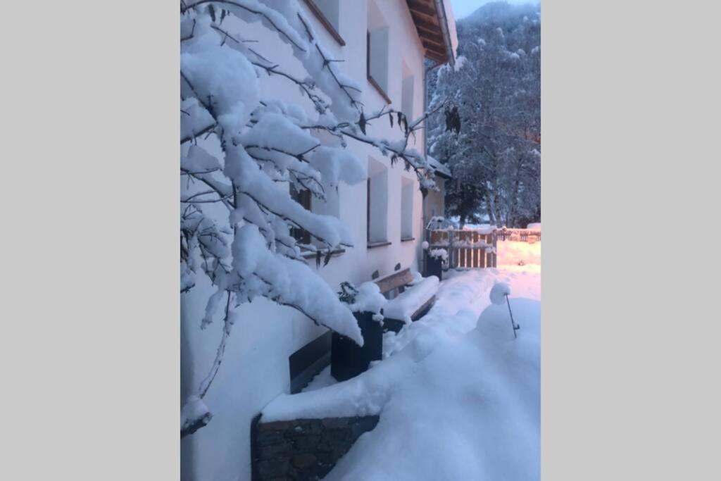 Loft 100m2, im Ökohaus in Susch durante l'inverno