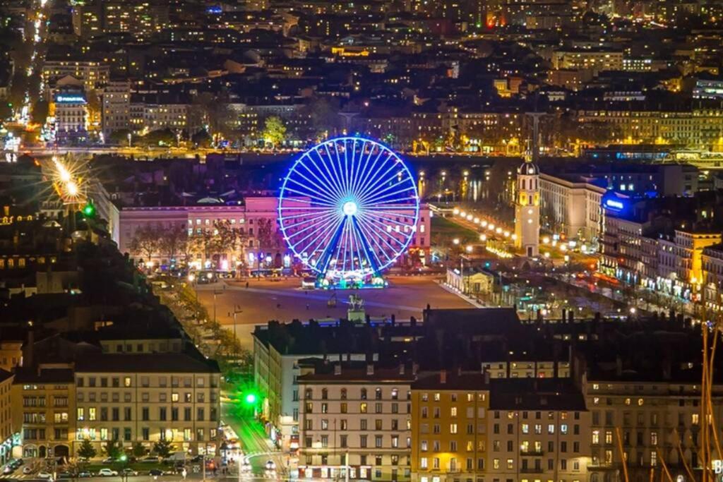 Nespecifikovaný výhled na destinaci Lyon nebo výhled na město při pohledu z apartmánu