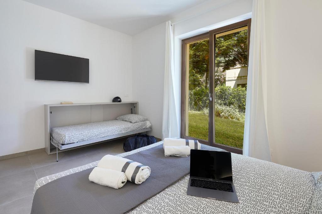 Televízia a/alebo spoločenská miestnosť v ubytovaní Agriturismo De Bas