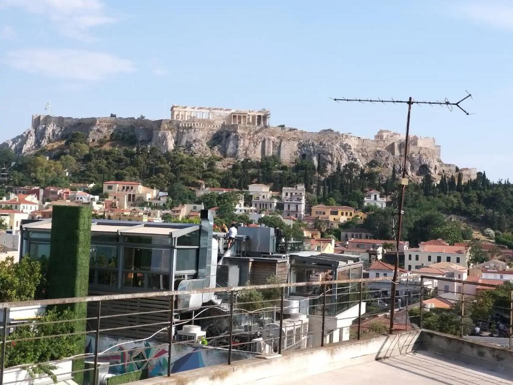 Amazing Apartments @ Monastiraki Subway Station