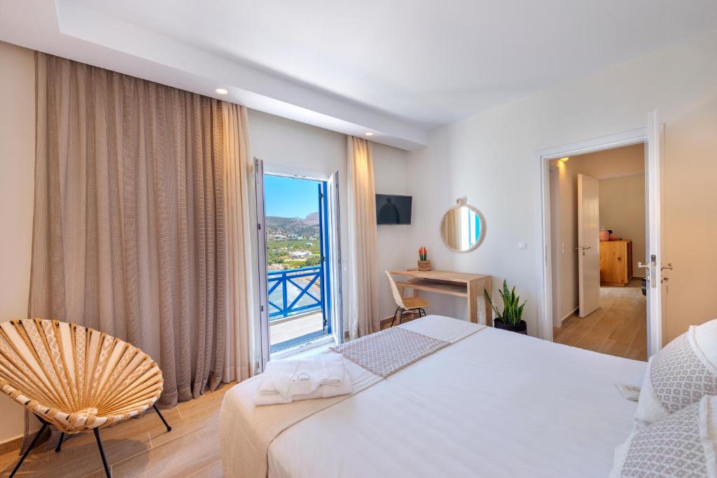 Кровать или кровати в номере Dolphin Bay Seaside Resort & Suites