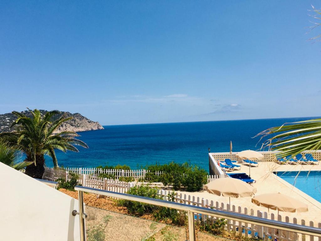 Apartamentos Aguas Blancas, Santa Eulalia del Río – Precios ...