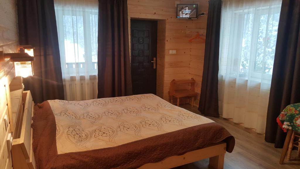 Postel nebo postele na pokoji v ubytování Садиба Гуцулка Ксеня